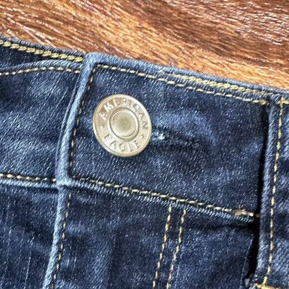 AMERICAN EAGLE NEXT LEVEL STRETCH size 8 DARK WASH DISTRESSED HI RISE SHORTIE - Picture 11 of 15
